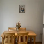 Big Confort, Shared House